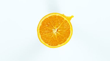 Süper Yavaş Portakal Çekimi Beyaz Arkaplanda Su Sıçratma Ayıklama