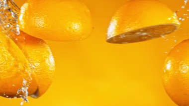 Süper Yavaş Çekim Taze Portakallar Sıçrayan Suyla Çarpışma