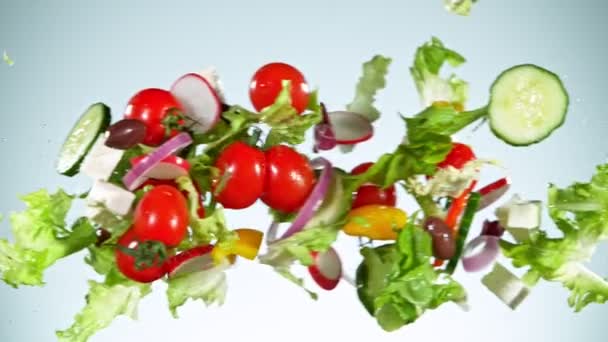 Super Slow Motion Shot von fliegendem frischem Salat mit 1000fps. — Stockvideo