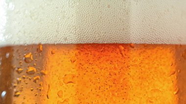 Su damlaları bira bardağına düşer..