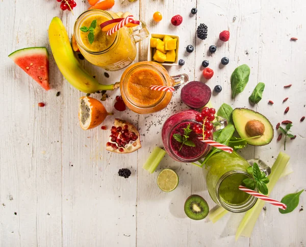 Healthy fresh smoothies with ingredients. — Stock Photo, Image