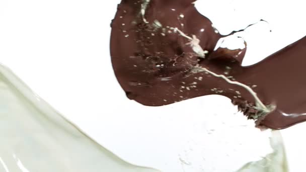 牛奶和巧克力飞溅的超级慢镜头 — 图库视频影像