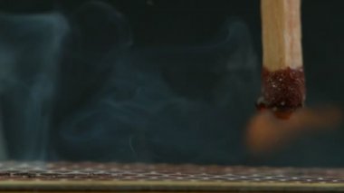 Süper Yavaş Hareket Makro Çekim Yanma Maçı karşısındaki 1000fps.