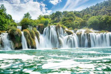 Krka Ulusal Parkı 'nda Güzel Skradinski Buk Şelalesi