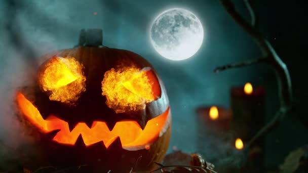 Scary Halloween calabaza Jack O linterna con velas encendidas. — Vídeo de stock