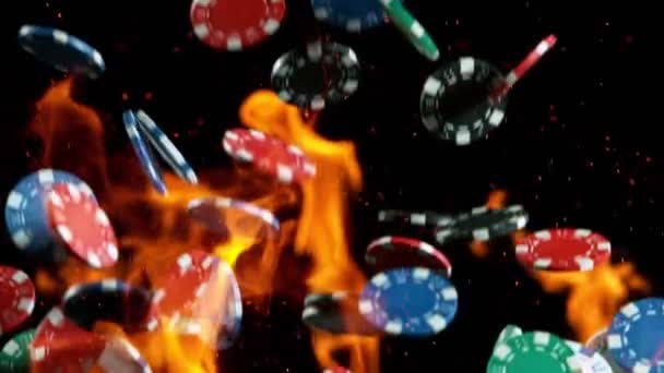 Chips di poker che cadono sul tavolo del casinò, rallentatore. — Video Stock