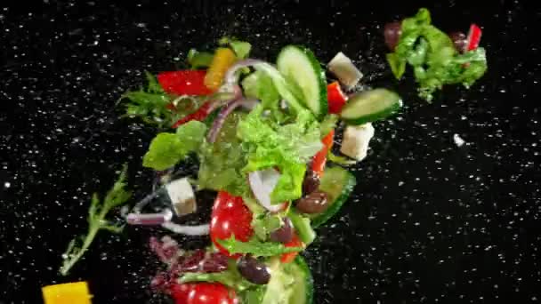 Super Slow Motion Shot of Flying Fresh Salad z prędkością 1000fps. — Wideo stockowe