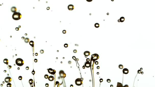 Super Slow Motion Shot of Splashing Oil em fundo branco — Vídeo de Stock