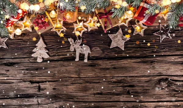 Decoración de Navidad sobre fondo de madera — Foto de Stock