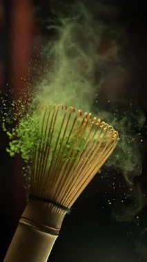 Stirrer 'da Süper Yavaş Hareket Detaylı Fışkıran kibrit tozu. 1000 FPS 'te Yüksek Hız Sineması Kamerası' nda çekildi.