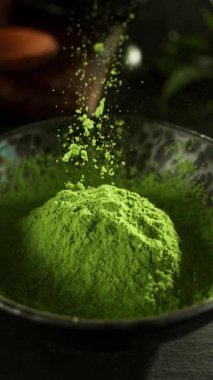 Süper Yavaş Hareket Detaylı Fışkıran kibrit tozu. 1000 FPS 'te Yüksek Hız Sineması Kamerası' nda çekildi.