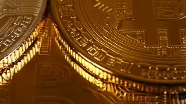 Gümüş ve altın Bitcoin Cryptocurrency. Sanal sikkeleri. Yakın çekim