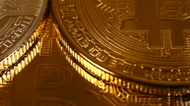 Stříbrné Zlaté Bitcoin Kryptoměn Virtuální Mince Detailní Záběr — Stock video