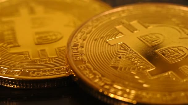 Golden Bitcoin Coins Computer Circuit Board Konsep Bisnis Tutup Ekstrim — Stok Video