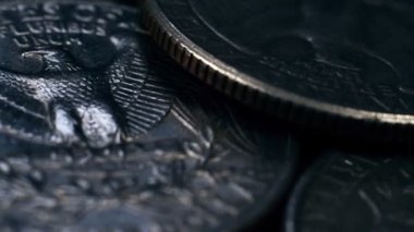 Çeyrek ABD Doları yığını bozuk paralar. Yakın çekim. Finans ve iş kavramı