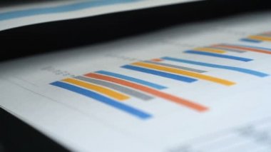 Office yazıcı yatırım grafikler ve iş raporu yazdırır