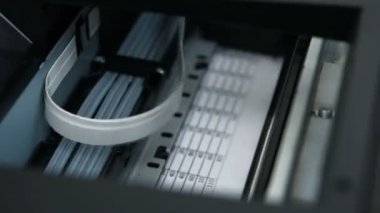 Ofis Matbaasında İş Raporu Yazıldı. Maliye ve İş Konsepti