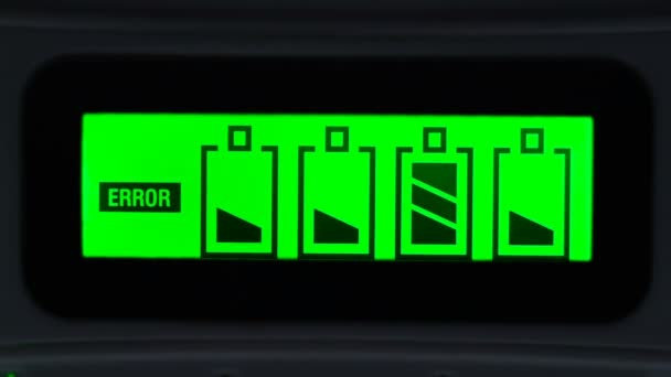 Pantalla Verde Muestra Error Carga Batería — Vídeo de stock