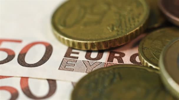 Muchas Monedas Euro Billete Cincuenta Euros Cerca Concepto Negocio — Vídeo de stock