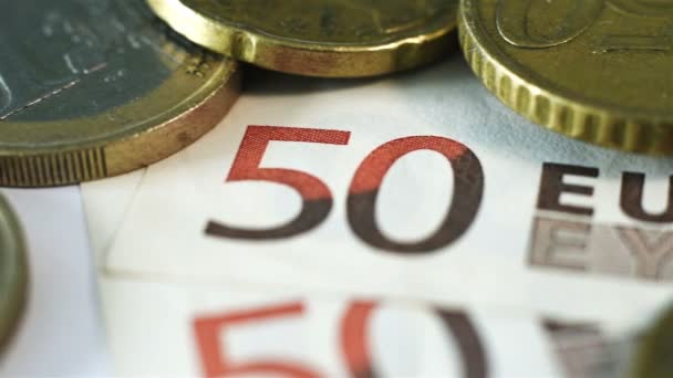 Πενήντα Νομοσχέδιο Ευρώ Και Πολλά Νομίσματα Κοντινό Πλάνο Επιχειρηματική Ιδέα — Αρχείο Βίντεο