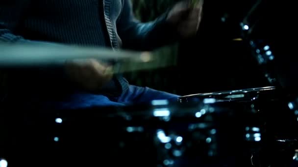 Man Speelt Solo Drums Slow Motion Effect — Stockvideo