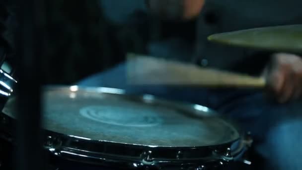 Drummer Spelen Drums Close — Stockvideo