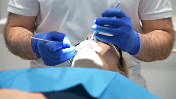 Paciente Mulher Com Boca Aberta Durante Check Oral Efeito Movimento — Vídeo de Stock