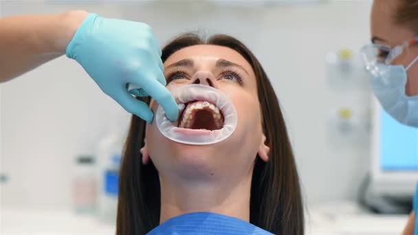 Dentiste Assistant Effectuer Procédure Installation Support — Video