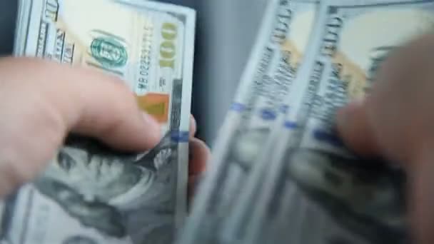 100 Dolarlık Banknotlar Sayan Bir Işadamı Yatırım Sermayesi Finans Ticaret — Stok video