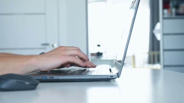 Mãos Empresário Pressionando Chaves Laptop Trabalhando Escritório Ocupação Conceito Trabalhador — Vídeo de Stock