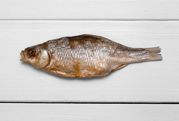Pesce Vobla Essiccato Pesce Secco Uno Scarafaggio Una Superficie Legno — Foto Stock