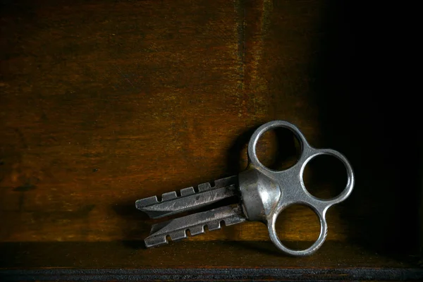 Hermosa Llave Vintage Sobre Antiguo Fondo Madera Lugar Vacío Lugar —  Fotos de Stock