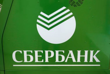 Moskova, Rusya - 01 Ocak 2019: Tasarruf Bankası'nın (Sberbank) logosu Atm için başvurdu