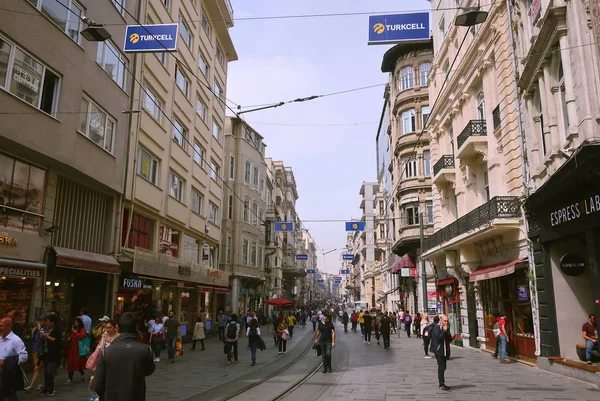 Istanbul Turkey May 2019 Pedestrian Tourist Street Istiklal Istiklal Street — Stock Photo, Image