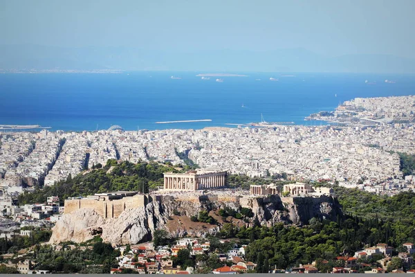 从希腊雅典的 Lycabettus 山上观看城市和雅典卫城 雅典全景 美丽的海滨景观 — 图库照片