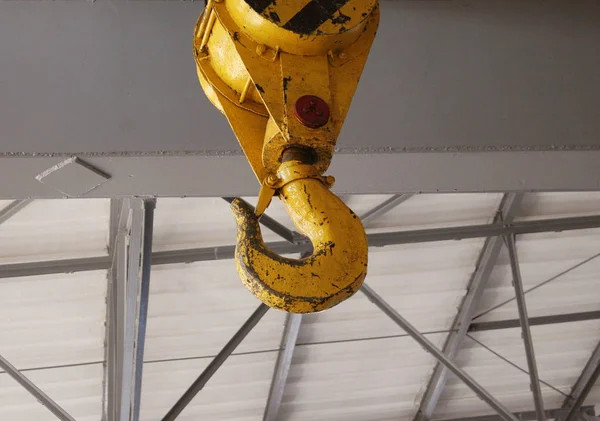 Swivel Electric Crane Hook Overhead Crane Workshop — Stock Photo, Image