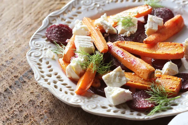 Remolacha Parrilla Saludable Ensalada Zanahorias Con Queso Feta Hinojo Vista — Foto de Stock