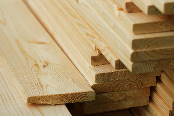 Stapel Neuer Holzbretter Auf Einem Speicher Seite Hintergrund Textur — Stockfoto