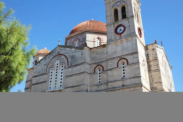 Igreja Agios Nectarios na ilha Aegina, Grécia — Fotografia de Stock