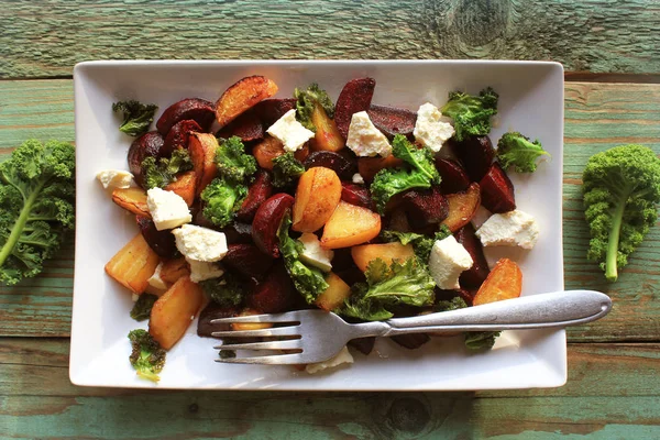 Fresh Beet Salad Feta Cheese Fried Cabbage Kale — Stock Photo, Image