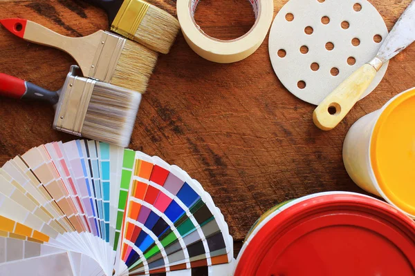 Verschiedene Malwerkzeuge Zubehör Und Farbmuster Für Die Renovierung Von Häusern — Stockfoto