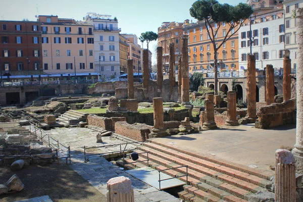 Largo di Torre Argentina, Antiguas ruinas romanas en Roma, Italia —  Fotos de Stock