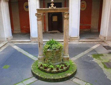 Rome, İtalya - 29 Aralık 2018: avlu, kilise, Santagata dei Goti