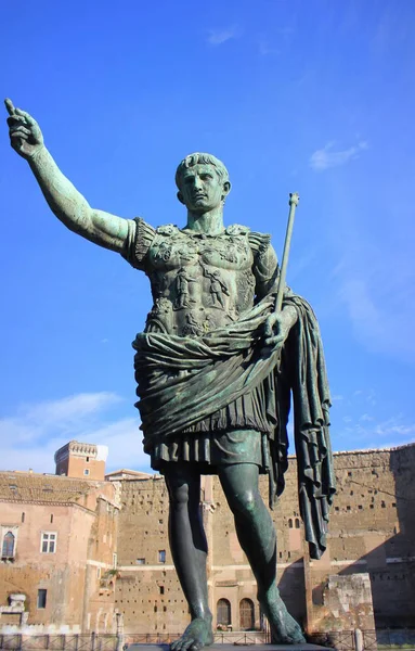 Roma Italia Diciembre Estatua Bronce Augusto Primer Emperador Roma Padre —  Fotos de Stock