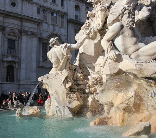 意大利罗马 2018年12月28日 1651年 洛伦佐 贝尼尼在意大利罗马著名的纳沃纳广场上建造了四河喷泉和埃及方尖碑 — 图库照片