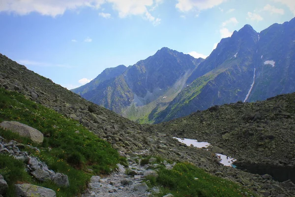 Yüksek Tatras, Slovakya'da kayalık dağlar manzarası — Stok fotoğraf