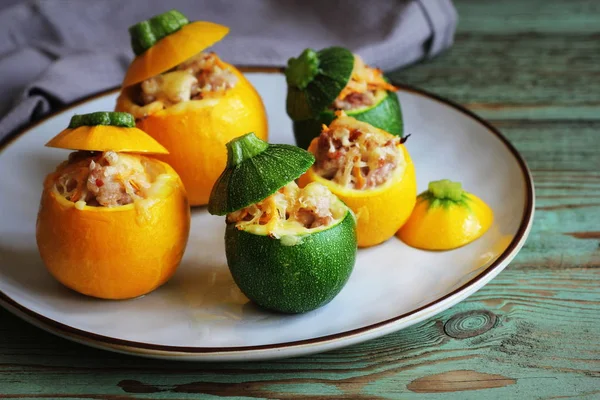 Baked round zucchini stuffed with minced meat, vegetables, and cheese — Stock Photo, Image