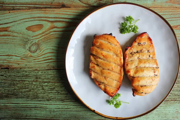 Grilled chicken breast on dark wooden background — Stock Photo, Image