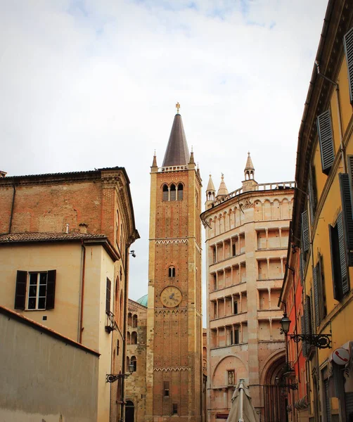 Dom von Parma und das Baptisterium in emilia romagna, italien — Stockfoto