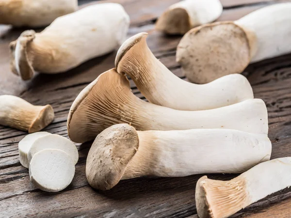 Champignons Huîtres King Sur Fond Bois — Photo